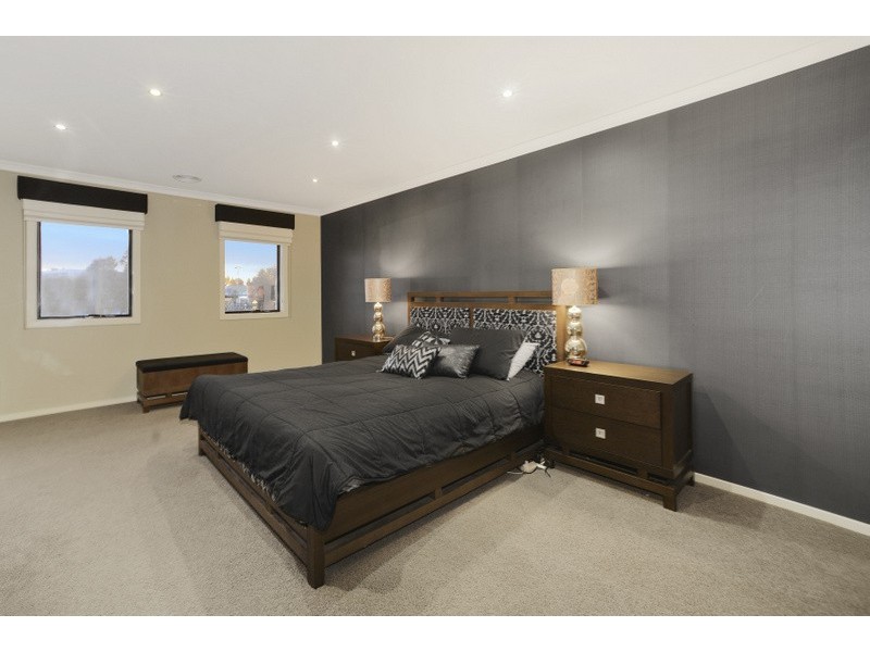 14 Kindred Avenue, Cranbourne North VIC 3977