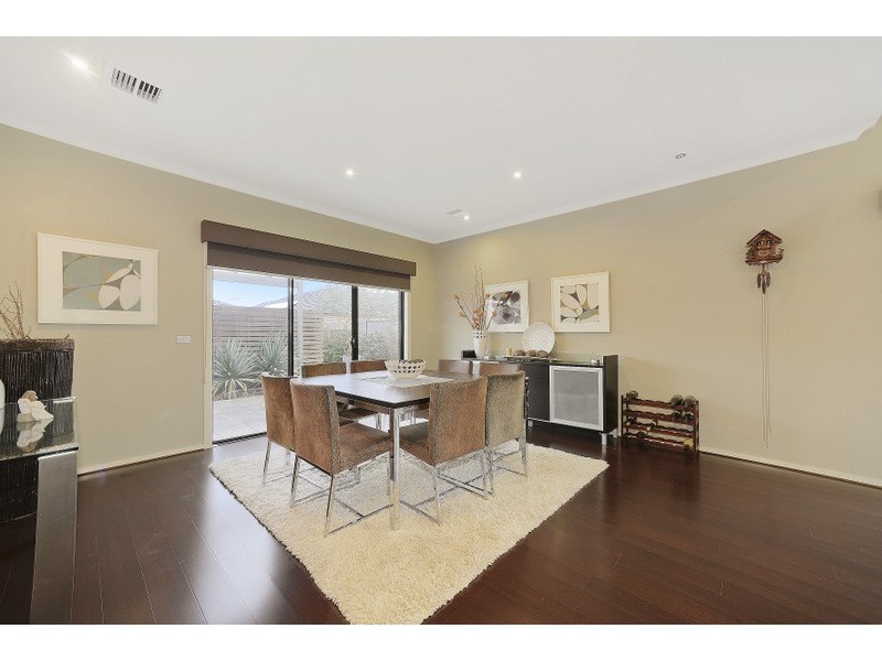 14 Kindred Avenue, Cranbourne North VIC 3977