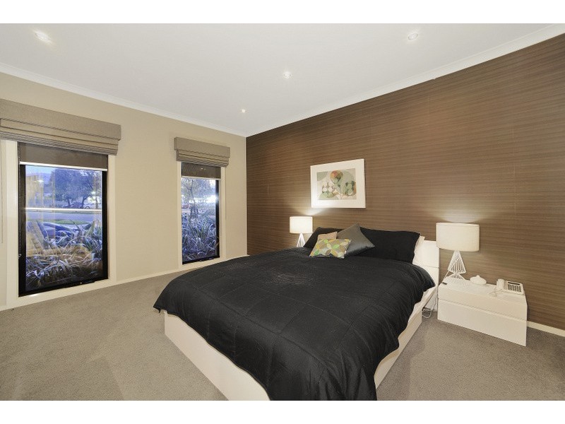 14 Kindred Avenue, Cranbourne North VIC 3977