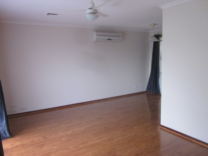 110 Fleetwood Dr, Narre Warren VIC 3805