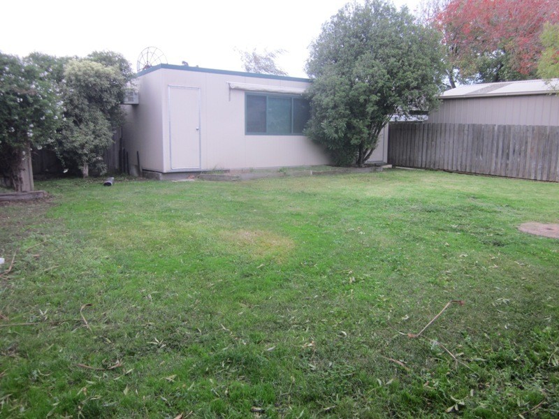 110 Fleetwood Dr, Narre Warren VIC 3805