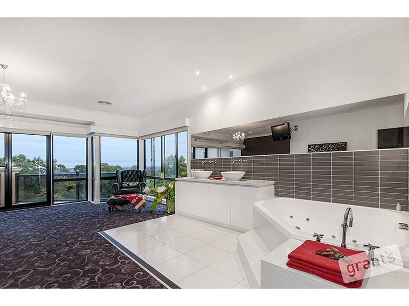 9 Natren Court, Berwick VIC 3806