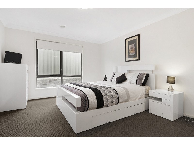 18 Whitehaven Street, Berwick VIC 3806