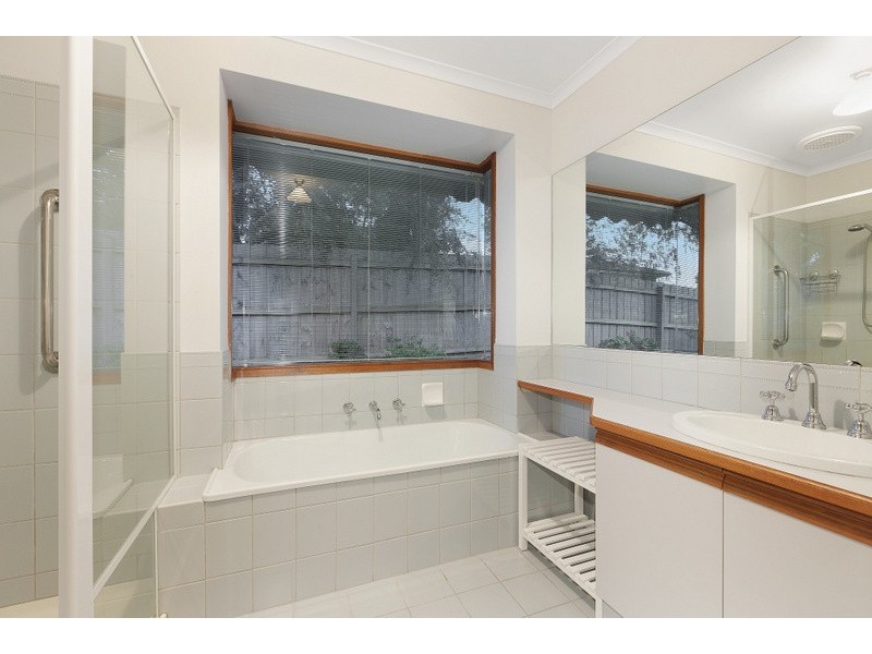 2 Christine Avenue, Berwick VIC 3806