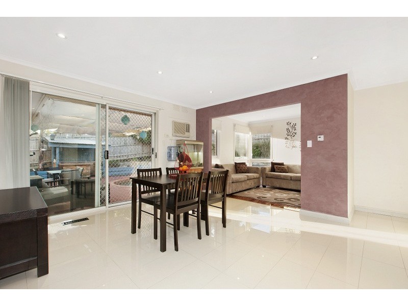 2 Hughes Close, Endeavour Hills VIC 3802
