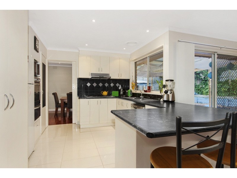 2 Hughes Close, Endeavour Hills VIC 3802