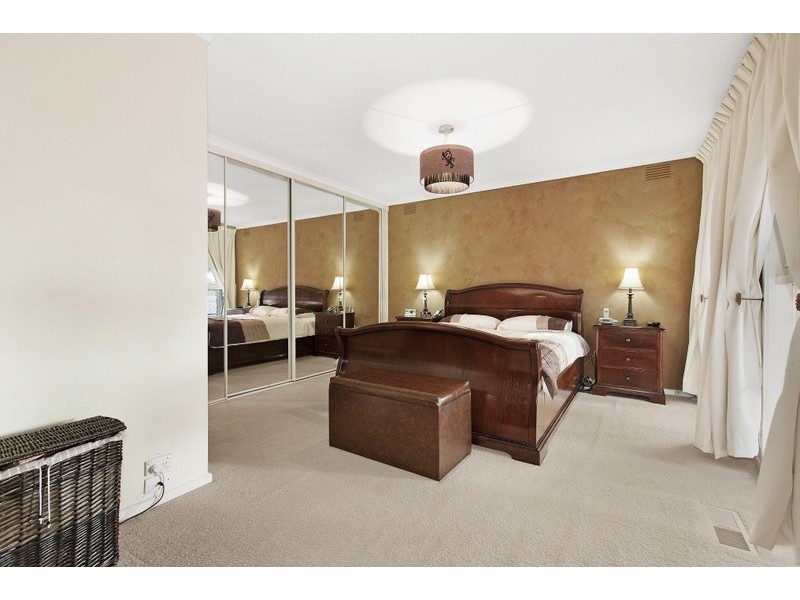 2 Hughes Close, Endeavour Hills VIC 3802