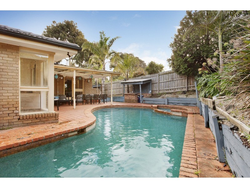 2 Hughes Close, Endeavour Hills VIC 3802