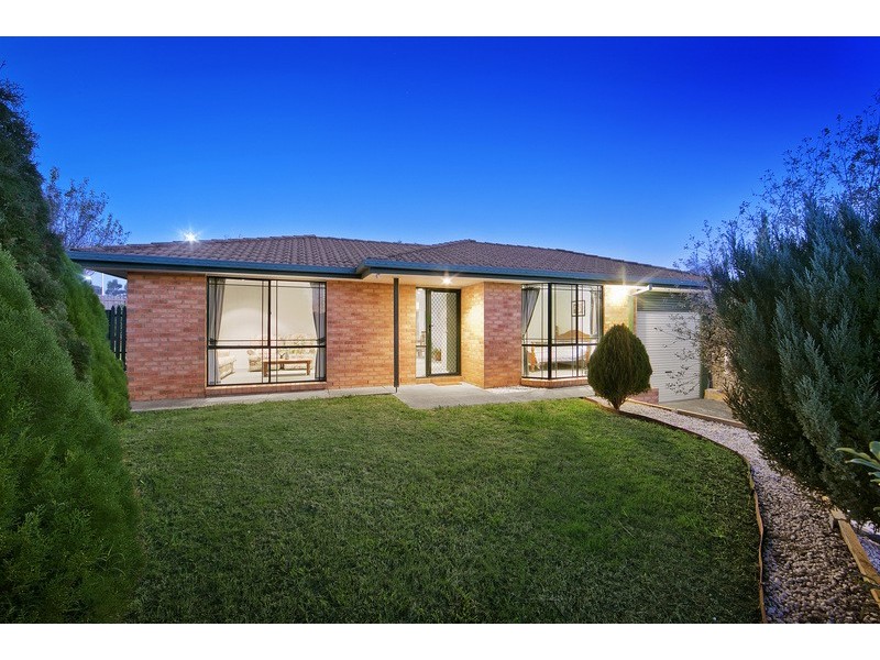 2 Moloney Court, Berwick VIC 3806