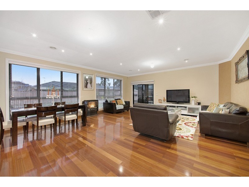 3 Riverglen Road, Berwick VIC 3806