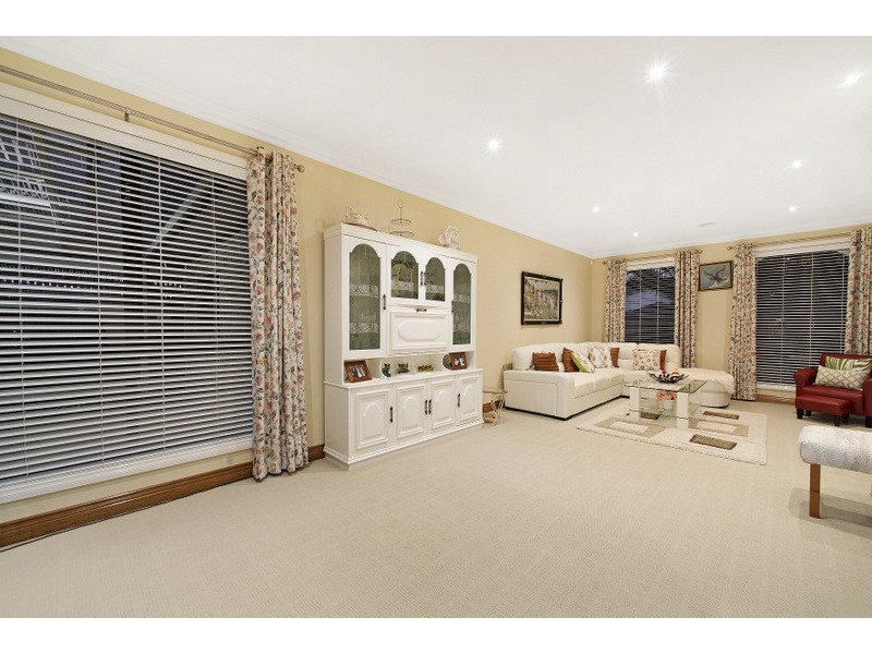 3 Riverglen Road, Berwick VIC 3806