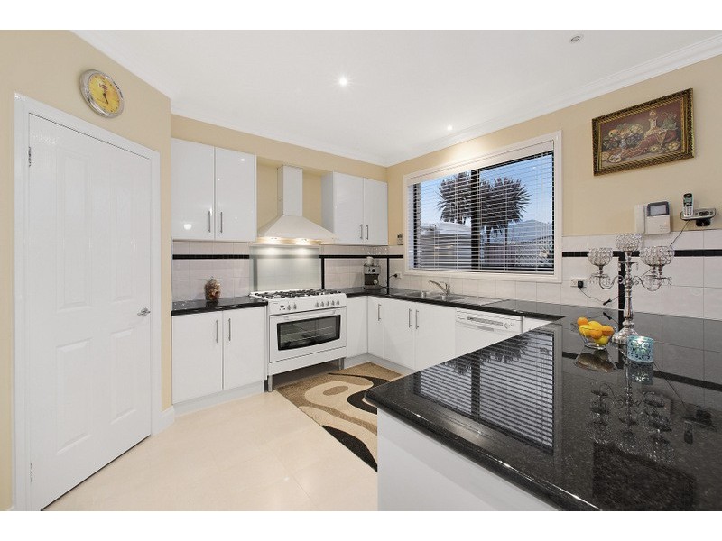 3 Riverglen Road, Berwick VIC 3806