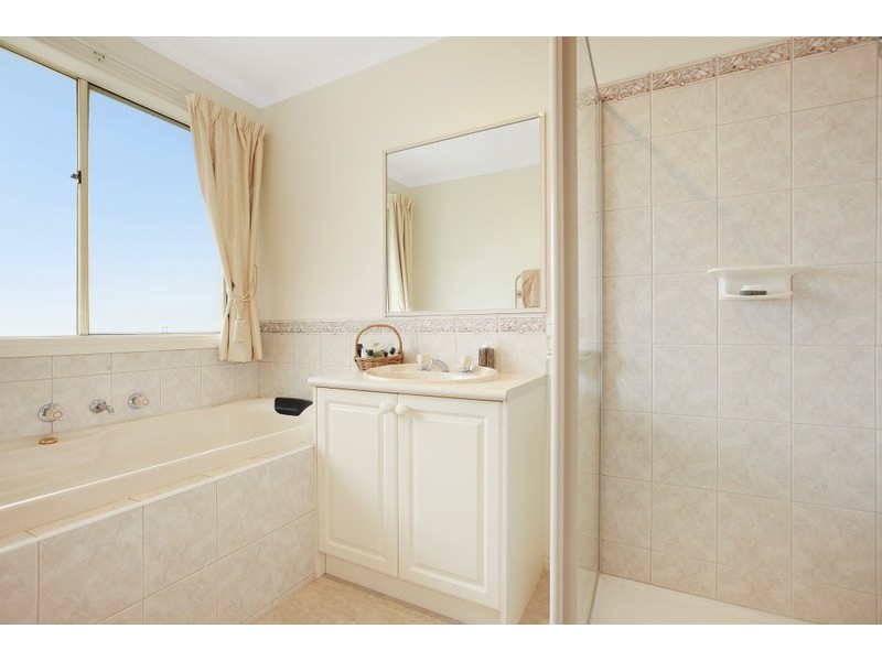 31 Cara Crescent, Berwick VIC 3806