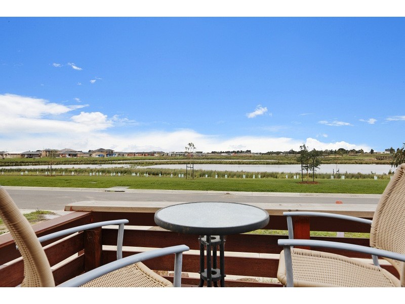 15 Maeve Circuit, Cranbourne East VIC 3977