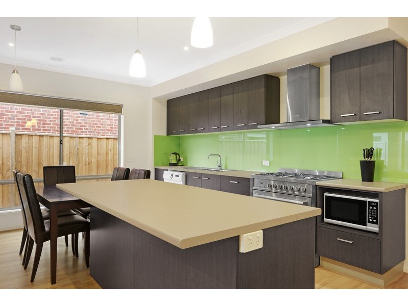 15 Maeve Circuit, Cranbourne East VIC 3977