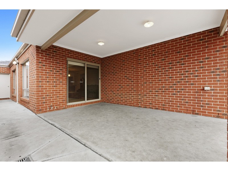 15 Maeve Circuit, Cranbourne East VIC 3977