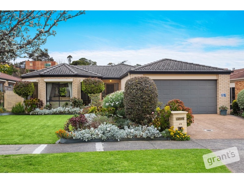 16 Castle Court, Beaconsfield VIC 3807