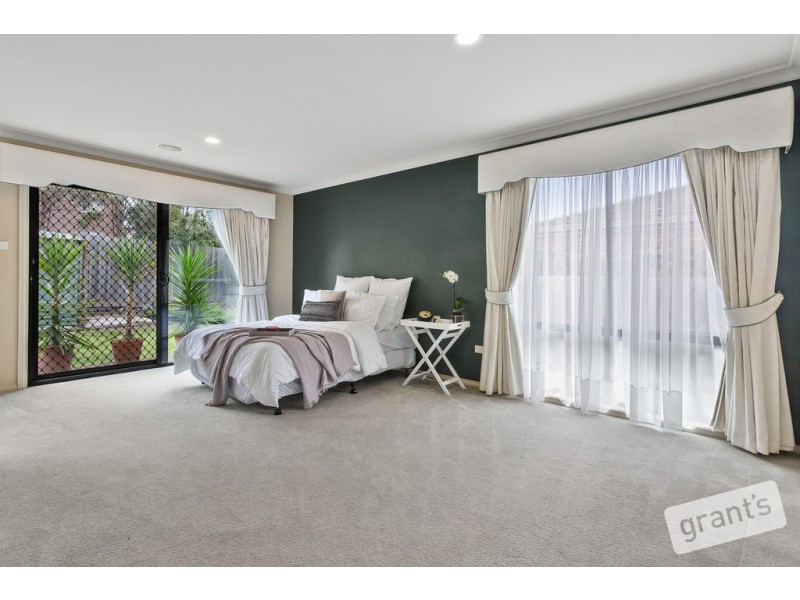 16 Castle Court, Beaconsfield VIC 3807