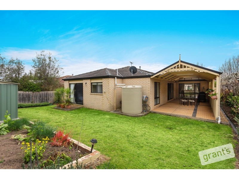 16 Castle Court, Beaconsfield VIC 3807