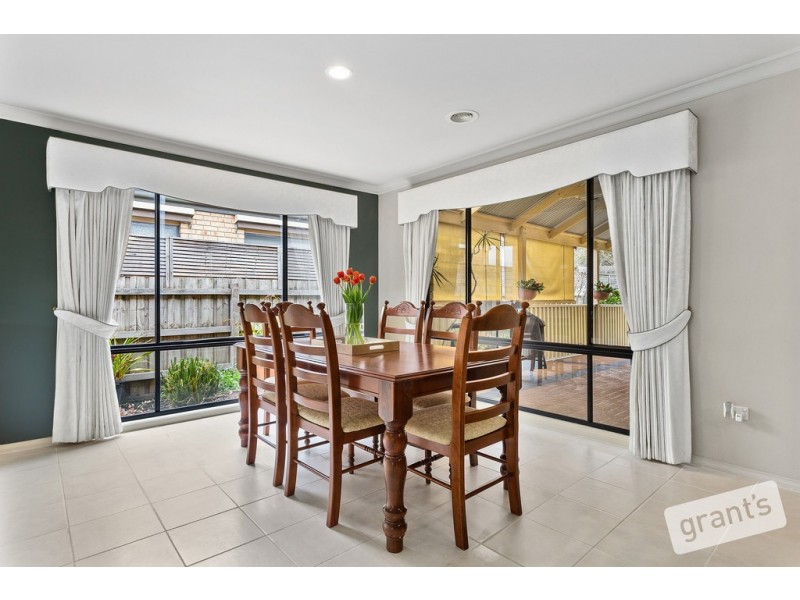 16 Castle Court, Beaconsfield VIC 3807