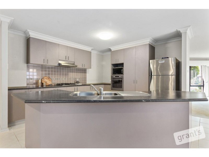 16 Castle Court, Beaconsfield VIC 3807