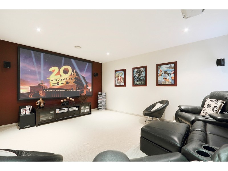 94 Fairholme Boulevard, Berwick VIC 3806