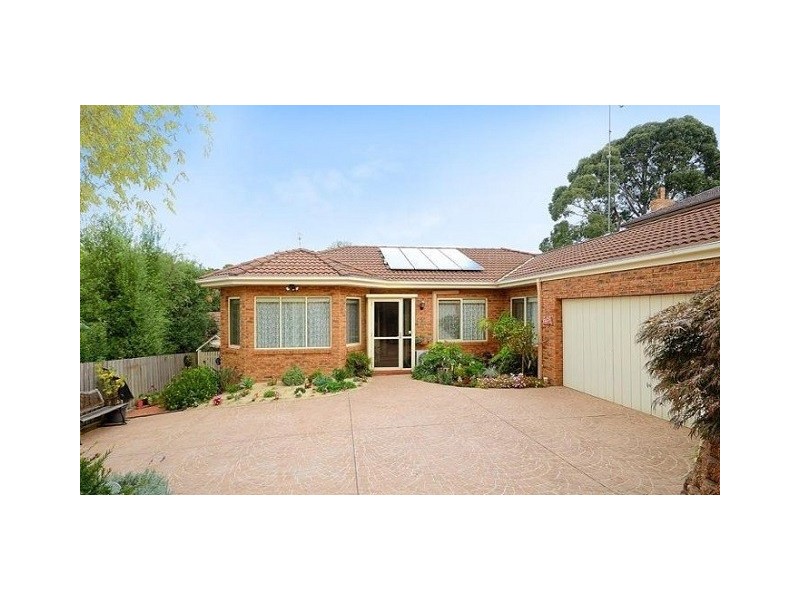 2/17 Outlook Drive, Berwick VIC 3806