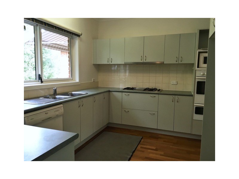 2/17 Outlook Drive, Berwick VIC 3806