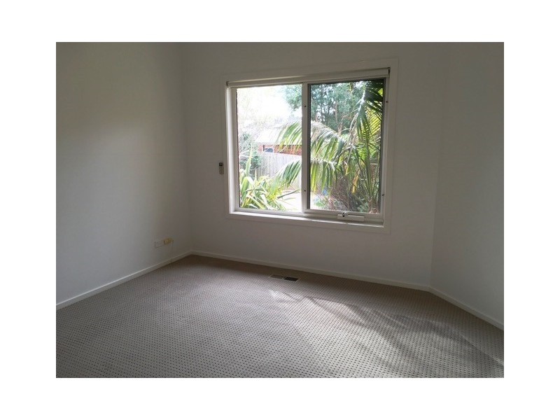 2/17 Outlook Drive, Berwick VIC 3806