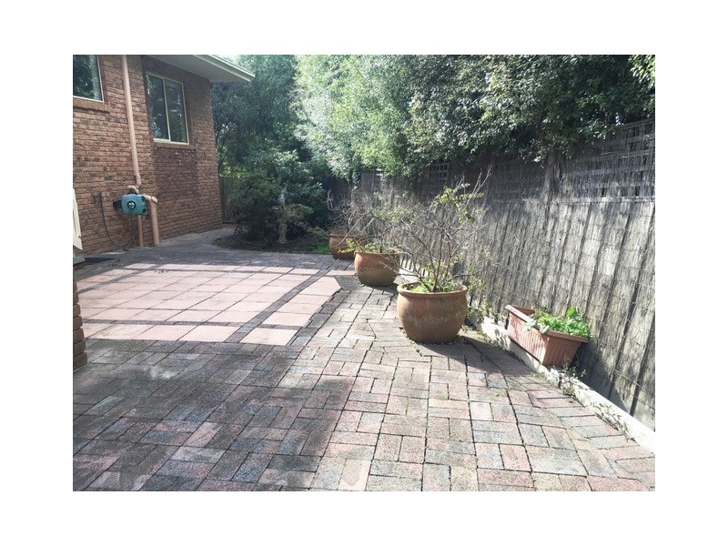 2/17 Outlook Drive, Berwick VIC 3806