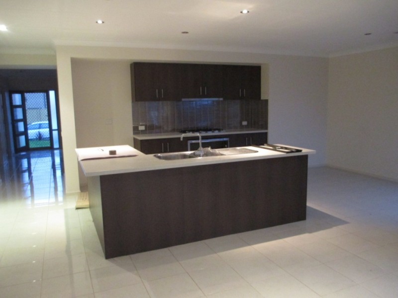 28 Hayton Park Boulevard, Cranbourne West VIC 3977