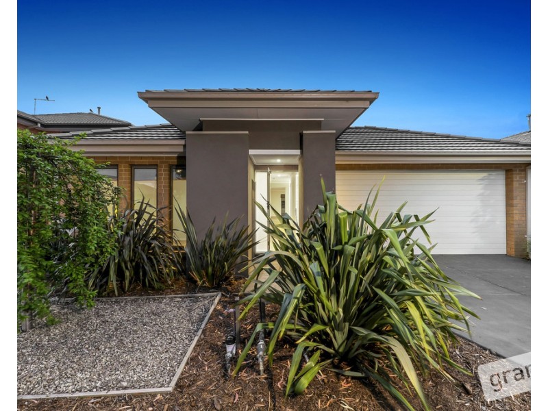 45 Chagall Parade, Clyde North VIC 3978