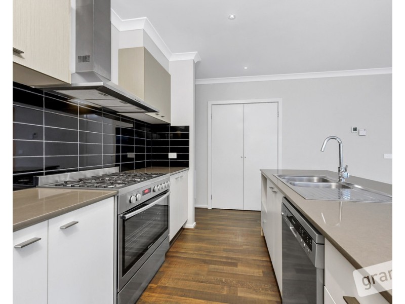 45 Chagall Parade, Clyde North VIC 3978