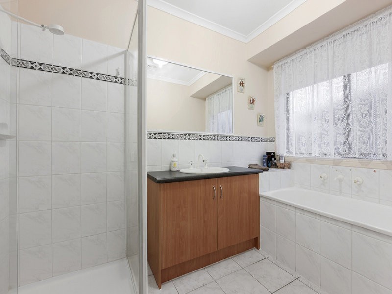 6 Terri-Ester Drive, Berwick VIC 3806