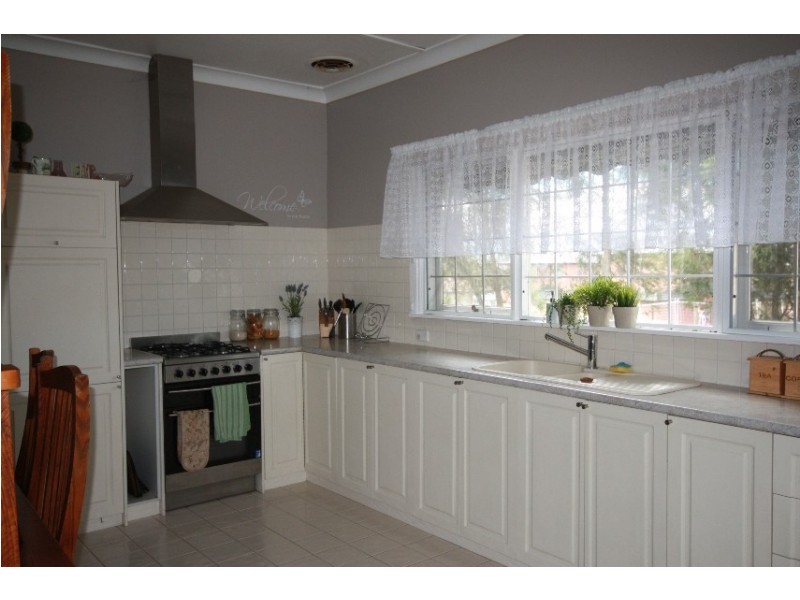 38 Charles Ave, Hallam VIC 3803