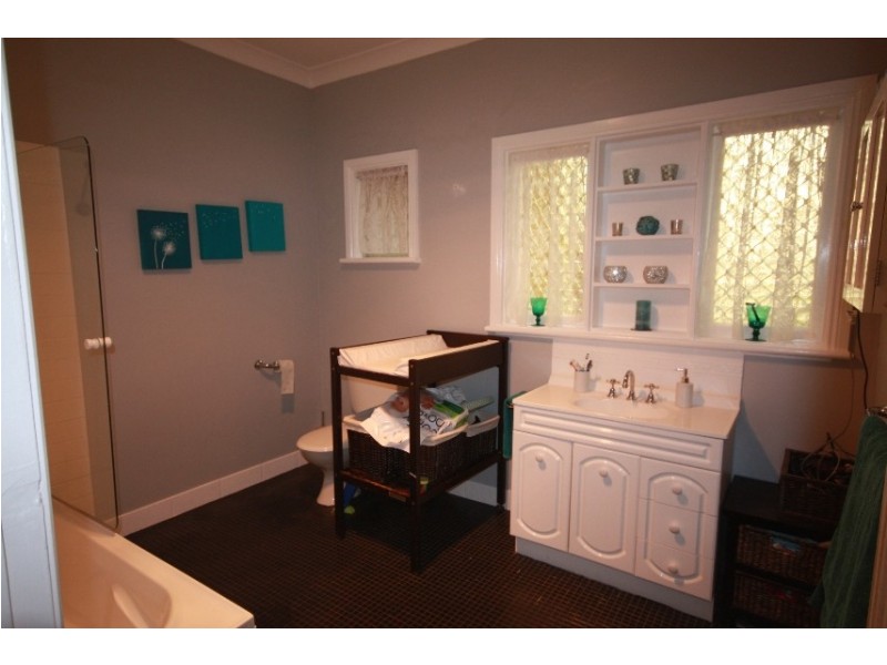 38 Charles Ave, Hallam VIC 3803