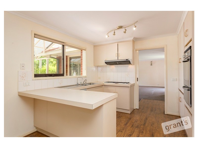 2 Heard Close, Berwick VIC 3806