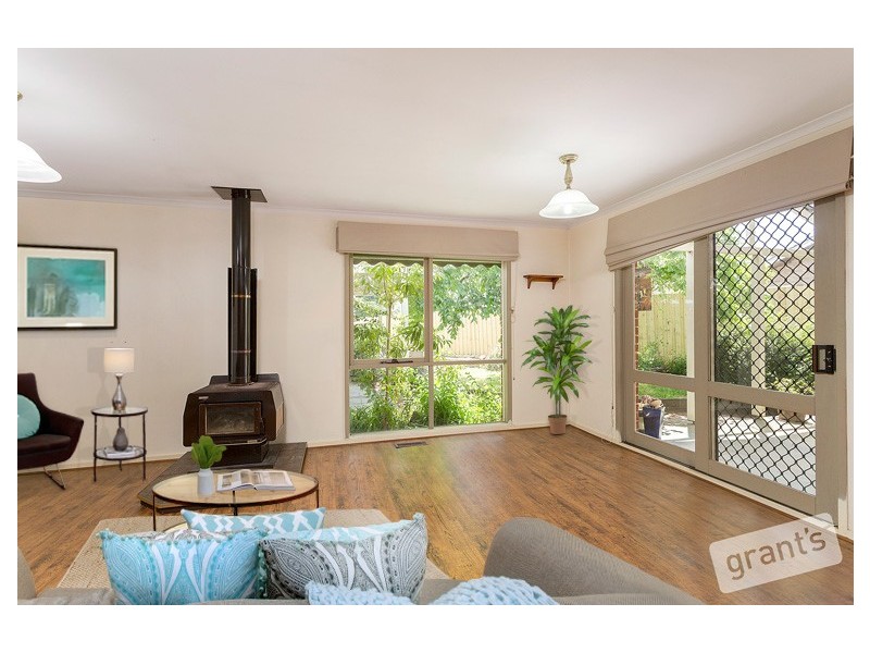 2 Heard Close, Berwick VIC 3806