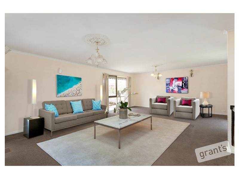 2 Heard Close, Berwick VIC 3806