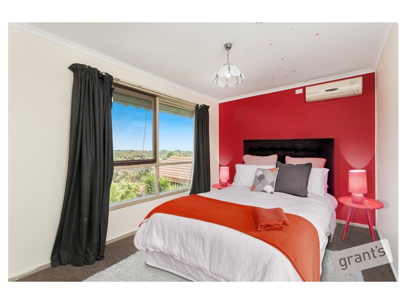 2 Heard Close, Berwick VIC 3806