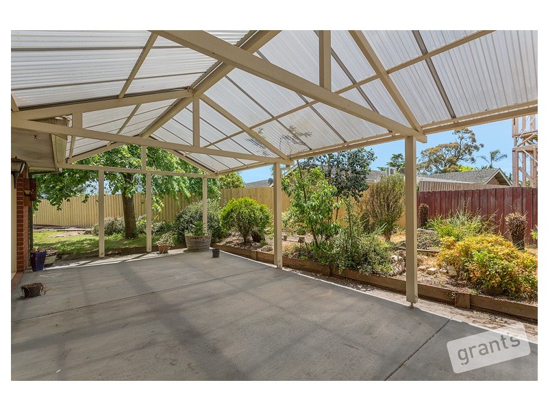 2 Heard Close, Berwick VIC 3806