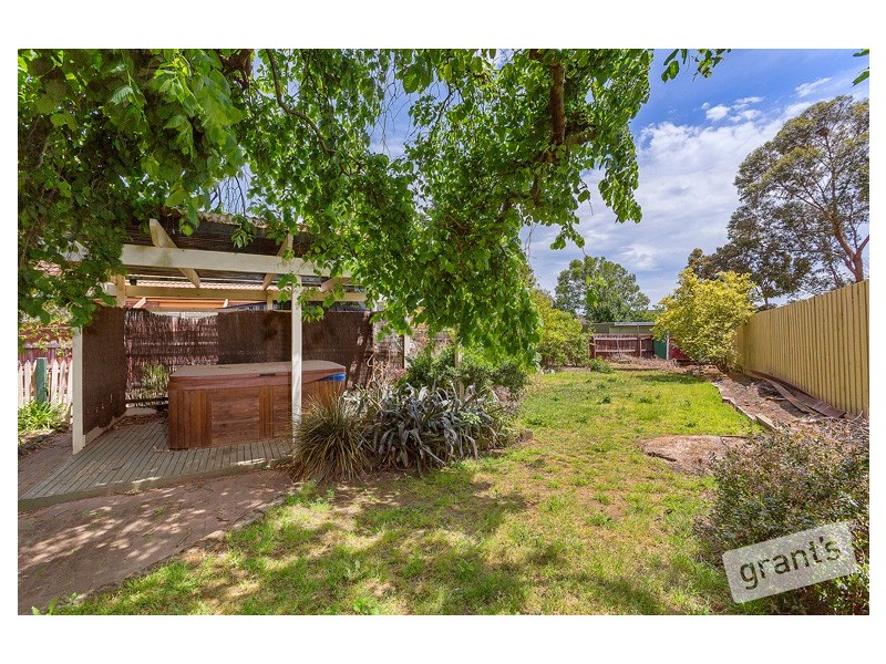 2 Heard Close, Berwick VIC 3806