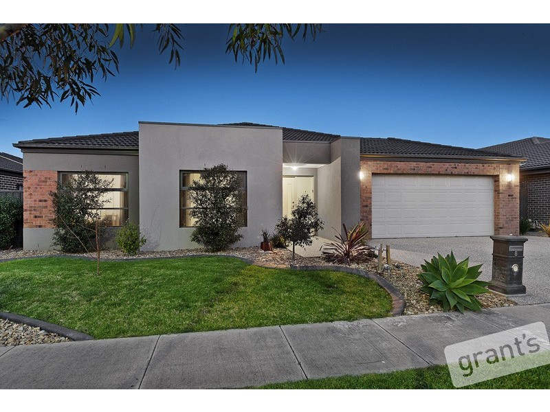 8 Perry Circuit, Cranbourne North VIC 3977