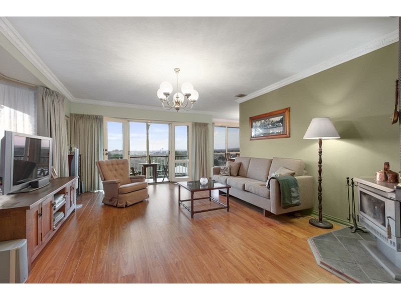 49 Lawrence Drive, Berwick VIC 3806