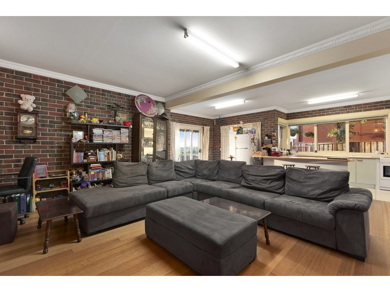 49 Lawrence Drive, Berwick VIC 3806