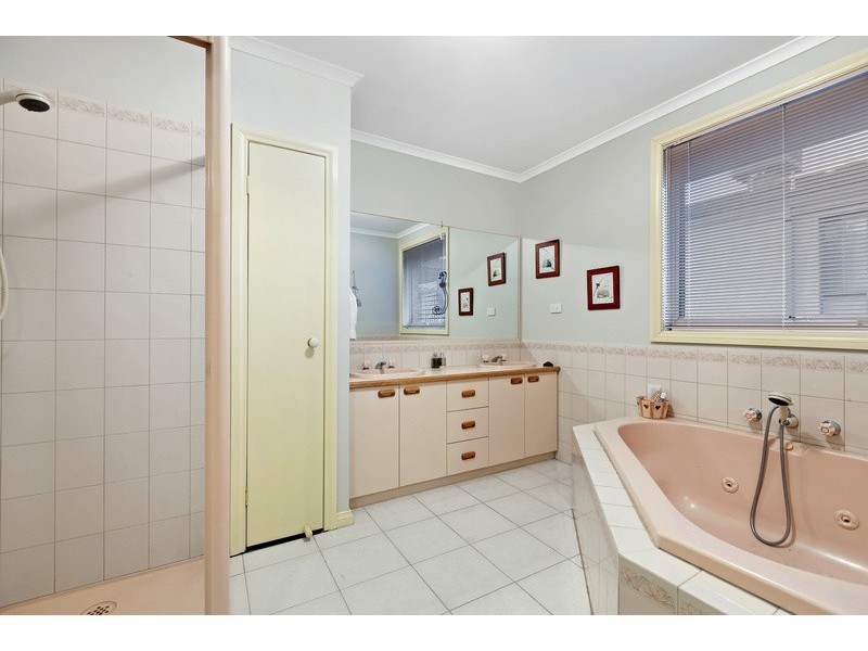 49 Lawrence Drive, Berwick VIC 3806