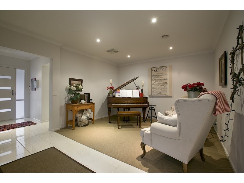 35 Saul Avenue, Berwick VIC 3806