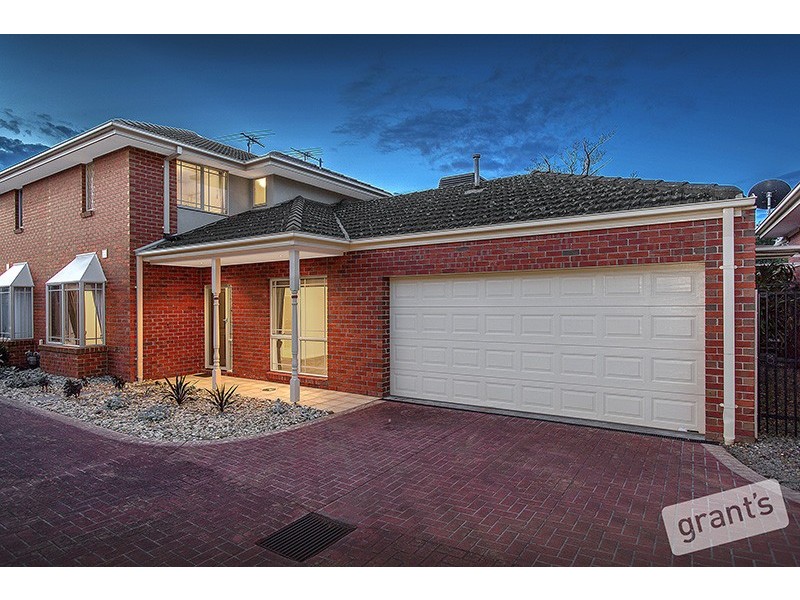 2/56 Gloucester Avenue, Berwick VIC 3806