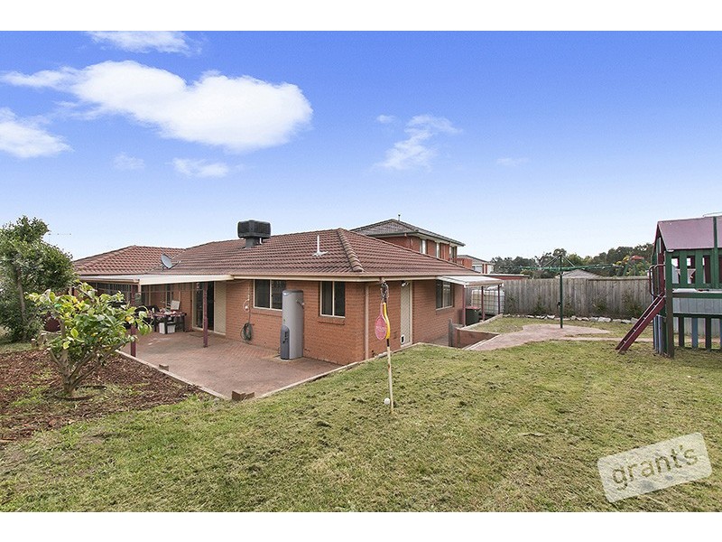 12 Sanctuary Rise, Narre Warren VIC 3805