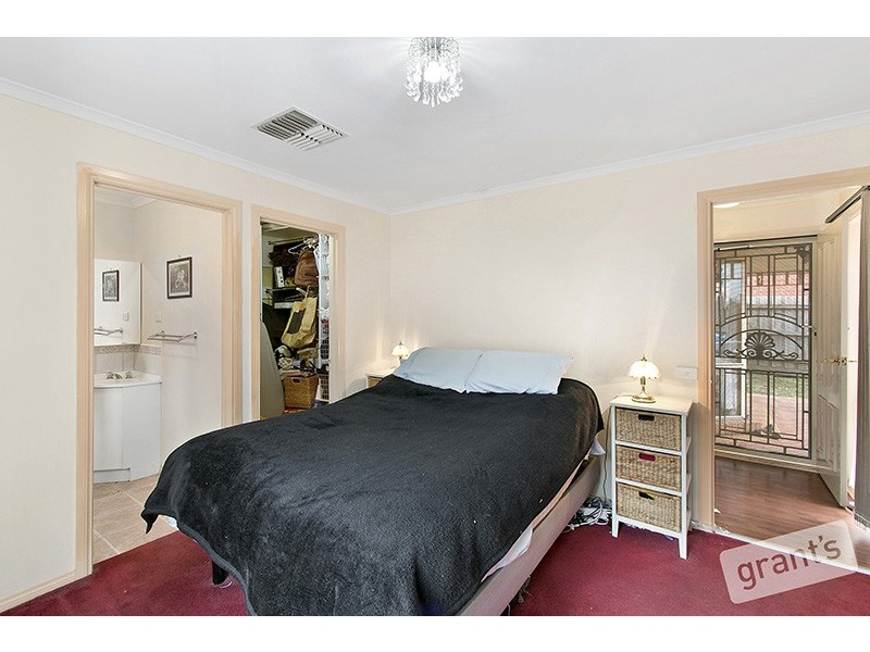 12 Sanctuary Rise, Narre Warren VIC 3805